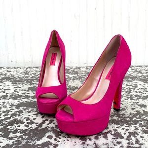 Betsey Johnson Sita hot pink platform pumps 8.5